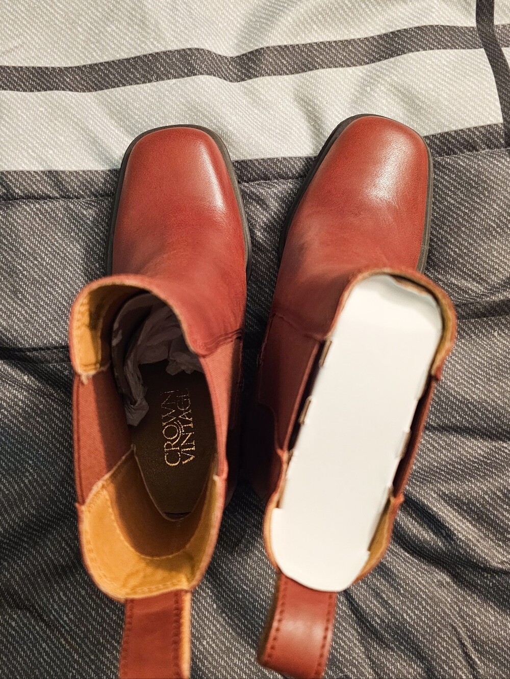 New Crown Vintage Dilana Chelsea Block Heel Boot Size 7M - Picture 4 of 6